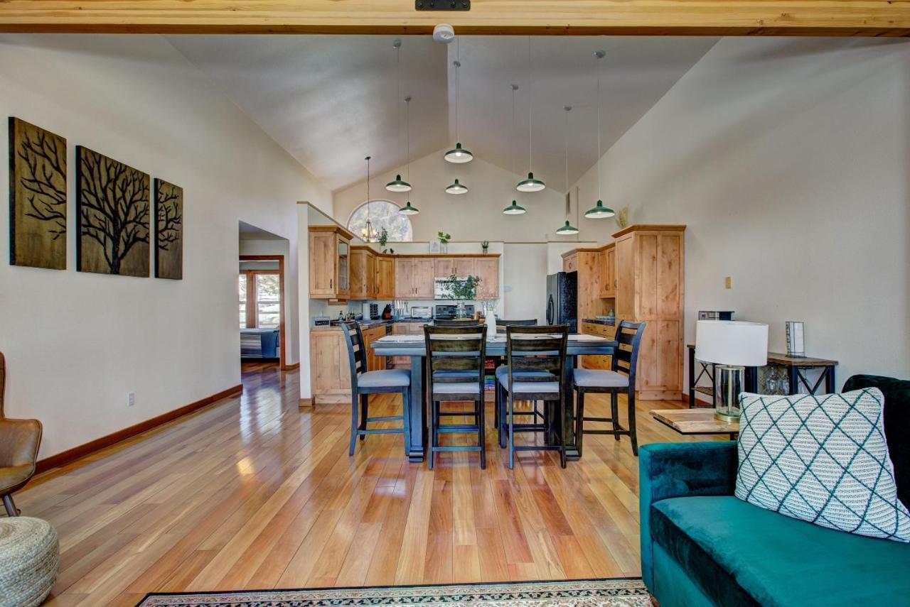Twin Pines Cabin In Wilderness Ranch On Hwy 21, Amazing Views, 20 Ft Ceilings, Fully Fenced Yard, Pet Friendly, , Go Paddle Boarding At Lucky Peak, Or Snowshoeing In Idaho City And Take In The Hot Springs, Sleeps 10! Boise Exterior foto